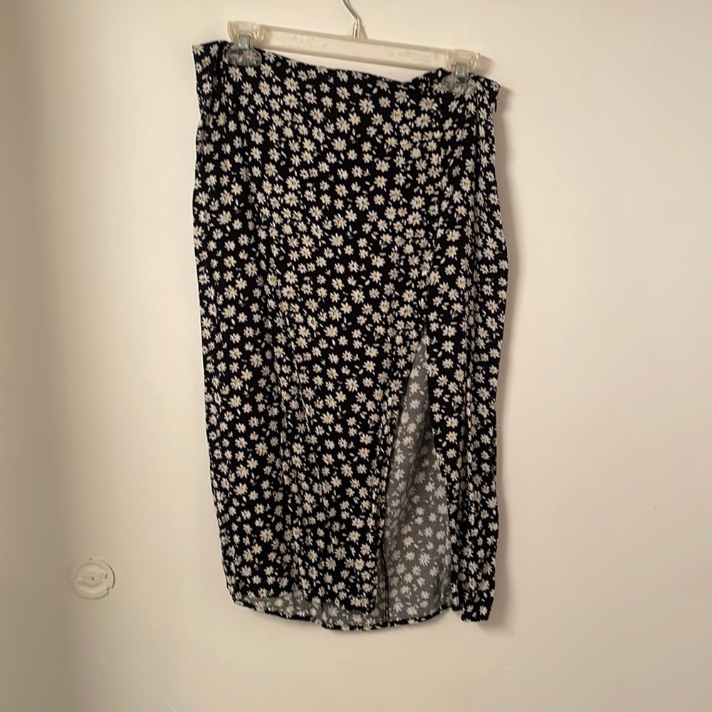 90’s H&M black midi skirt with Daisy print and high slit